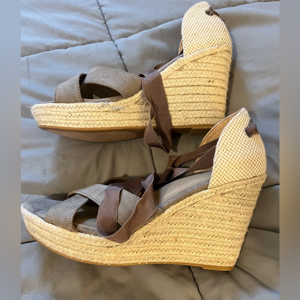 Great wedge sandals!